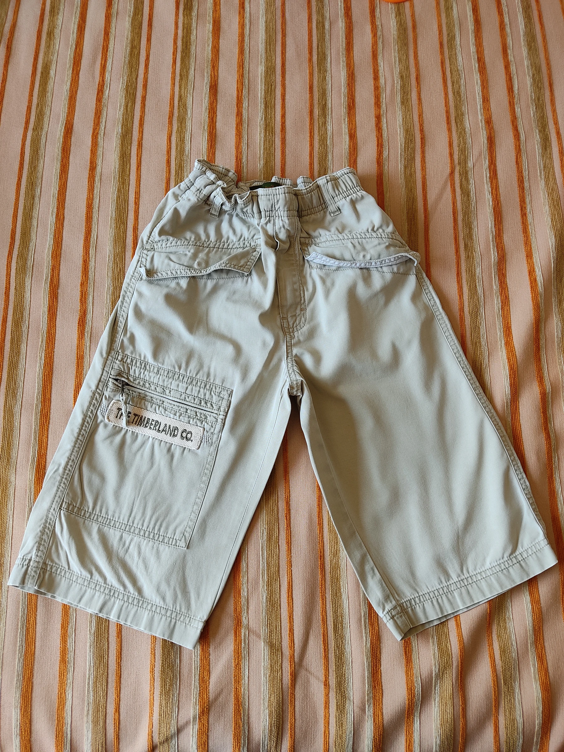 Pantalones cortos beige. Talla 6 A (116 cm)